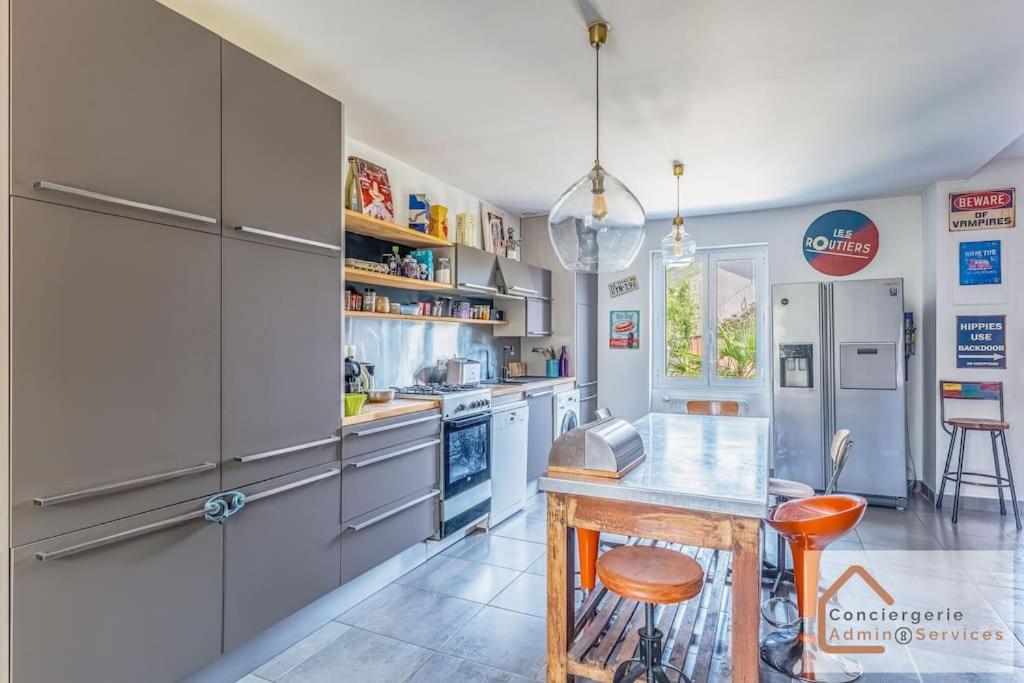 Maison A Lyon Parilly Avec Piscine, Jardin, Parking Prive & Proche Eurexpo Hébergement de vacances Vénissieux